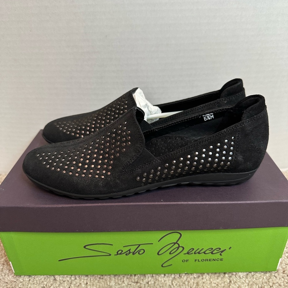 New in box Sesto Meucci Black / silver Perforated Loafers, 5.5 M